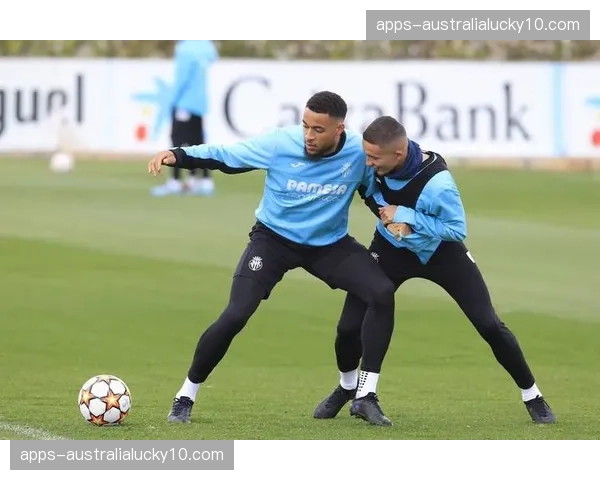 桑蒂·康萨尼亚两助攻盘活进攻，比利亚雷亚尔中场指挥官表现稳健