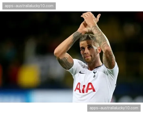 阿尔德韦雷尔德攻防两端统治比赛，热刺防线核心贡献11次解围